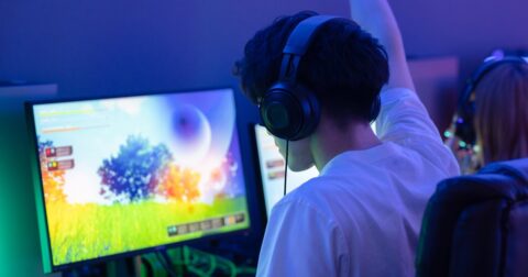 「ゲームをすると成績が上がる」「全くやらないよりも、やりすぎるほうがマシ」は本当？【全米トップ進学校の校長が教える】 – ニュースな本