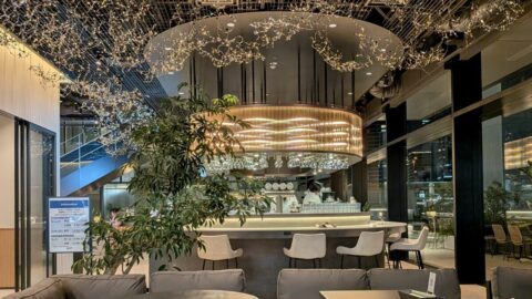 浜松町｢超太っ腹フードホール｣で1人飲みの至福 | 最高のフードコートを探そう | 東洋経済オンライン