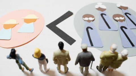 少子高齢化でも｢年金は破綻せず｣根拠はどこに？ | 家計・節約 | 東洋経済オンライン