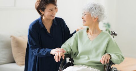 「介護と仕事の両立、もう限界…」50歳人事部長が選んだ、母と自分を救う“意外な決断”とは – News&Analysis