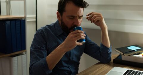 思わぬ後遺症が今も…「エナジードリンク」を1日8本飲み続けた50代男性を襲った悲劇 – ヘルスデーニュース