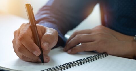 「仕事ができる人」のメモの習慣…「なにをメモして、なにを書かないか」の基準とは？ – 定番読書