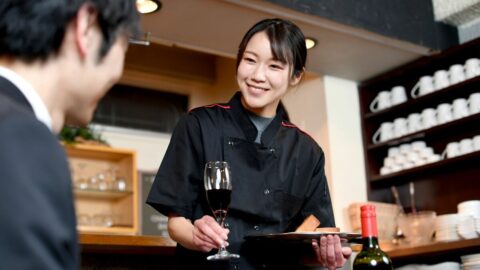 バ先の先輩が｢おじさんと話さない｣と断言する訳 | 小説 | 東洋経済オンライン