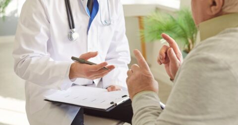 「検査を増やして、薬を増やして、受診回数を増やして利益を得るのは論外」現役医師が語る、医療保険制度の大問題 – ニュースな本