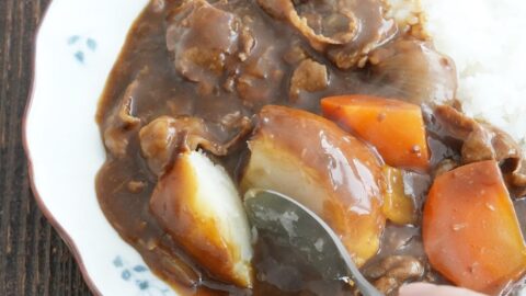 “煮込んで肉パサパサ”防ぐ｢冬カレー｣作り方革命 | 樋口直哉の｢シン・定番ごはん｣ | 東洋経済オンライン