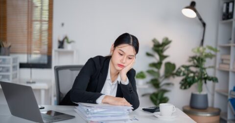 誰も怒らない職場で、なぜ人は潰れるのか – ありのままの自分で、内定につながる　脇役さんの就活攻略書