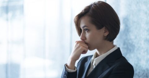 【自己否定ループ】「自分を責めてしまう人」が気づかない思考の罠・ワースト1 – STOP OVERTHINKING