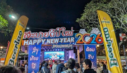 正月のラオスは中国客だらけ､仏教行事も観光化 | 旅行 | 東洋経済オンライン