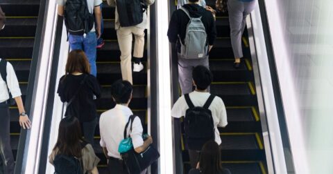 エスカレーターで「片側をあける人」が知らない不都合な事実 – 組織の病気～成長を止める真犯人～　秋山進