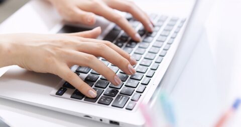 メールで「お世話になっております」を省略する人が知らない事実〈注目記事〉 – 感じのいい人は知っている！メール・電話・チャットの正解