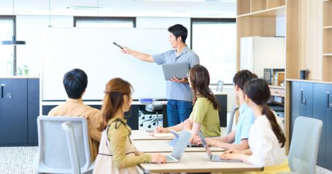 「大したこと言ってないのに…」会議やプレゼンでなぜか評価される人が知っている“トークの正解” – ニュースな本