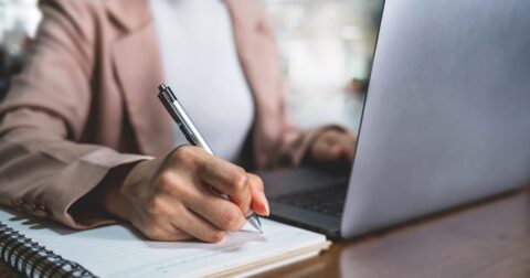 【成果が変わる】仕事ができる人が「退社前」にやっている“たった1分の習慣”。その中身 – 「今日も仕事が終わらなかった」はなぜ起きるのか？　仕事が3倍速くなる計画・実行・中断の技術