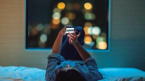 スマホで時間を無駄にする人と人生を豊かにする人の違い