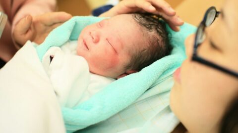 “出産費用無償化”こだわる人が見落とす落とし穴 | 子育て | 東洋経済オンライン