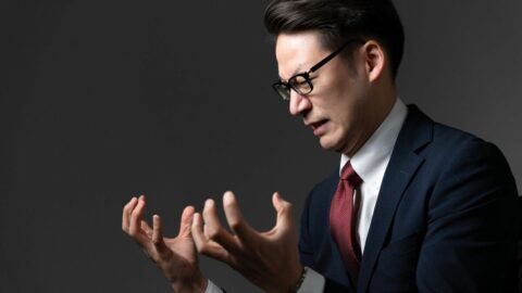 怒りを抑えたい!握るべきは｢右の拳｣か｢左の拳｣か | リーダーシップ・教養・資格・スキル | 東洋経済オンライン