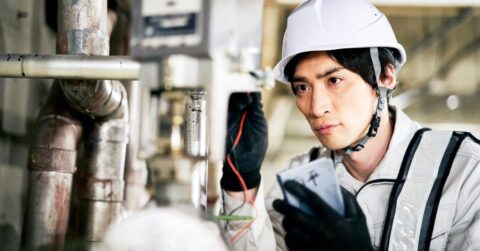 米国の電気技師や配管工は年収1500万円強!?なぜブルーカラー・ビリオネアは日本で「生まれにくい」のか – サプライチェーン難問山積