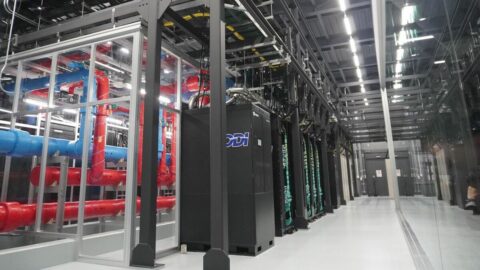 シャープ液晶工場をKDDIがAI拠点に転用した狙い | インターネット | 東洋経済オンライン