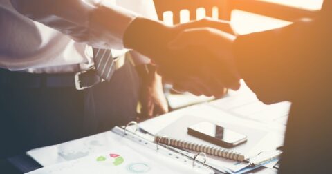 なぜユニクロとスタバは大成功したのか…ビジネスの本質は驚くほどシンプルだった – 定番読書