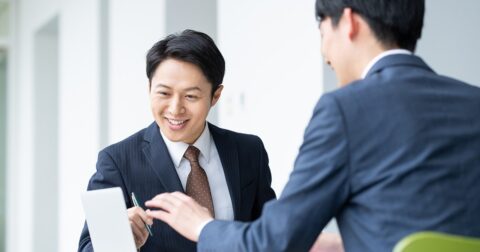 「なぜか上司に好かれる人」の話し方にある決定的な特徴とは？ – トンデモ人事部が会社を壊す