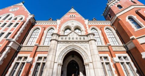 慶應義塾大学「就職先企業・団体」ランキング2025！前年1位のベイカレントを抜き去り、トップに躍り出た企業は？ – 注目ランキング