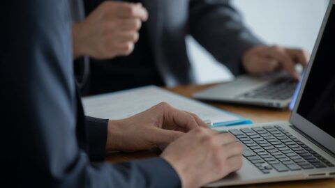 校長が｢勤務時間改ざん強要｣､公益通報のその後 | 学校という身近な”異世界”の物語「知られざる教員のリアル」 | 東洋経済オンライン