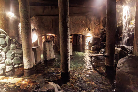 洞窟風呂、貸切風呂で整う。長野県「花仙庵 仙仁（せに）温泉 岩の湯」