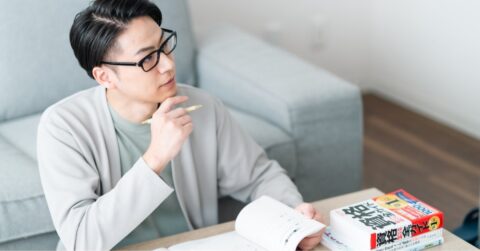 勉強ごぶさた40代におすすめの最強資格「中小企業診断士」ともう1つは？【資格の達人が解説】 – 資格の達人が教える「コスパ最強資格」