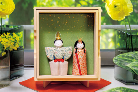 モダンなリビングに映える、伝統工芸の技が光る雛飾り【家庭画報のお買いもの】