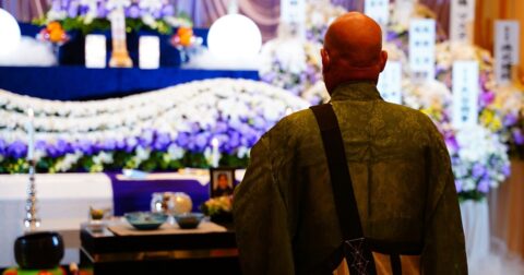 僧侶に求められるのは「法話」よりも「タイムキープ」…僧侶が葬儀社に抱く複雑な思いとは？ – ニュースな本