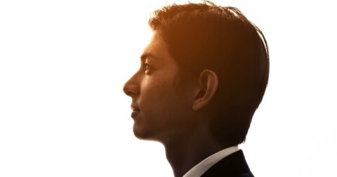 山里亮太の元相方が目撃!! 笑い飯・哲夫がポイ捨てタバコを拾った理由 – スタートアップ芸人