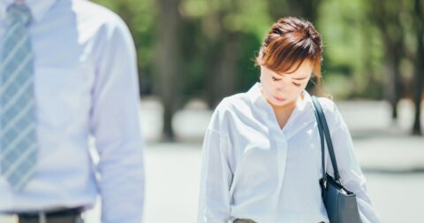 日本の総労働時間が激減しているのに「疲れが取れない」「職場が幸せになってない」深刻なワケ – ニュースな本