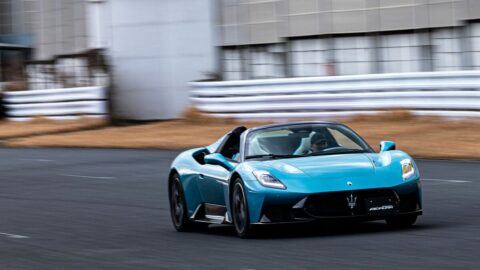 マセラティ新型｢MCプーラ｣の物語と官能的質感 | 試乗記 | 東洋経済オンライン