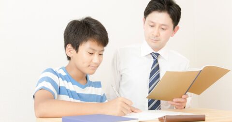 さわやかな先生の裏の顔は性犯罪者だった…東大卒塾講師にほれて、家庭教師にしてしまった母親の後悔 – ニュースな本