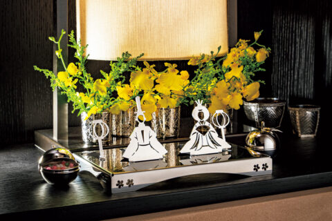 現代の暮らしに合う雛飾りに注目。凛とした存在感がある「鏡雛」