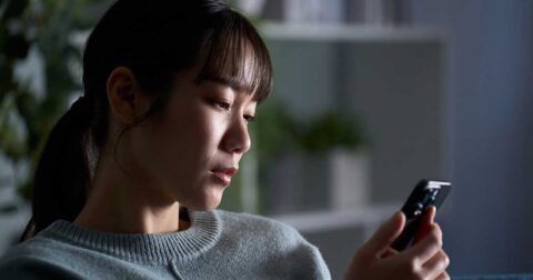 【精神科医が教える】夜、不安になりやすい人がやってはいけない「3つのNG習慣」 – 精神科医Tomyが教える　１秒で不安が吹き飛ぶ言葉