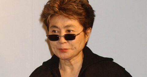 ジョン・レノンとオノ・ヨーコの出会いは本当に偶然？「運命の初対面」に残された謎 – ニュースな本