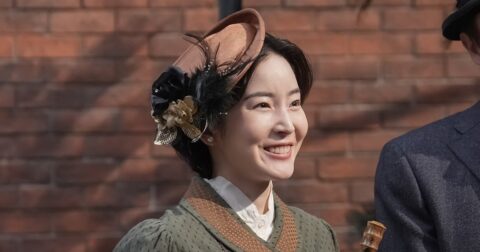 蓮佛美沙子が演じる英語堪能な奥様が素敵…気後れする妻に夫のさりげない気遣いにキュンとする〈ばけばけ第105回〉 – 続・続朝ドライフ