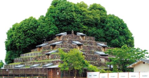住宅地のなかにそびえる大ピラミッド仏塔　奈良県・頭塔／日本不思議再興計画