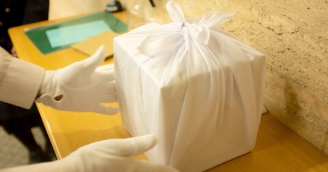 ゴミとして捨てると犯罪になる「遺骨」を合法的に書類1枚で処分する方法 – ニュースな本