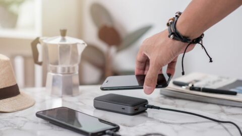 ｢モバイルバッテリー｣発火事故から守る鉄則6つ | 家庭 | 東洋経済オンライン