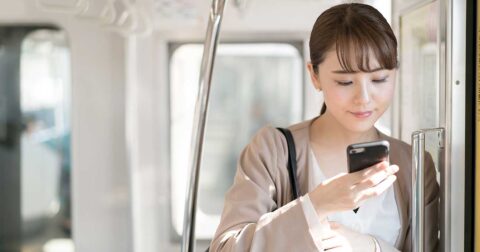 【精神科医が教える】メンタルが弱い人が「通勤電車」で無意識にやっていること – 精神科医Tomyが教える　１秒で不安が吹き飛ぶ言葉