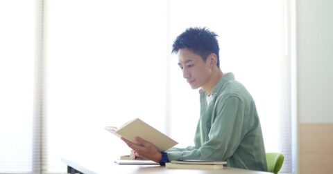 「ずば抜けて頭のいい人」は本をどこから読む？ 1ページ目から読まない読書法 – 耳を鍛えて4倍速読