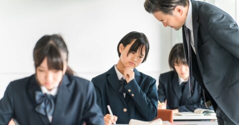 「過去問で高得点をとったのに落ちる」…資格試験のNG行動ワースト1とは？ – 大量に覚えて絶対忘れない「紙1枚」勉強法