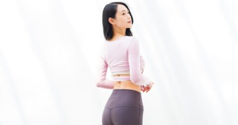 【くびれづくりのプロが伝授】垂れ尻さんはやってみて。1日1分で上向きヒップ – くびれヨガ