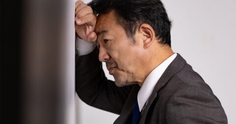 45歳勝ち組エリートが《年収1200万円→500万円》に…銀行から届いた「封筒の中身」に震える – News&Analysis
