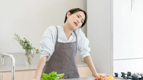 ｢30秒つまむだけ｣で首のコリが取れるセルフケア | 健康 | 東洋経済オンライン