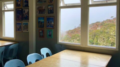 待ち30分超｢山小屋の牛タンシチュー｣が凄すぎた | くらたまの「人生後半、独り旅」 | 東洋経済オンライン