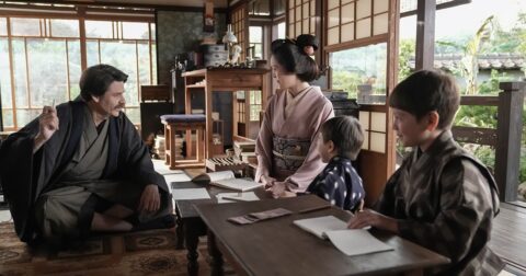 高石あかり＆トミー・バストウ激変！髪の毛も、首筋のたるみも…特殊メイクで“50代の老け顔”に〈ばけばけ第116回〉 – 続・続朝ドライフ