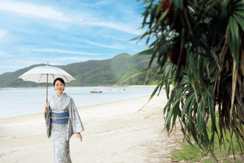 大島紬の故郷を訪ねる旅へ【前編】 賀来千香子さんとともに楽しむ大島紬の魅力