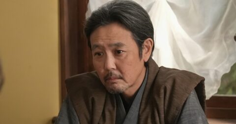 熱々のミルクを吹き出す岡部たかし！舌をヤケドしたような演技が細かくて最高〈ばけばけ第117回〉 – 続・続朝ドライフ